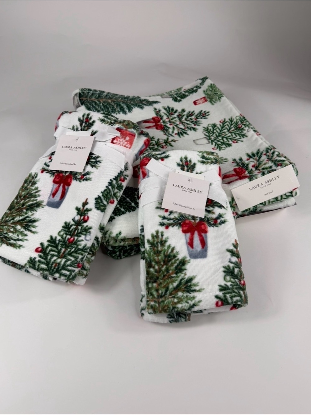 5 PC Laura Ashley Christmas Tree and Red Bow Towel Set - Picture 2 of 16